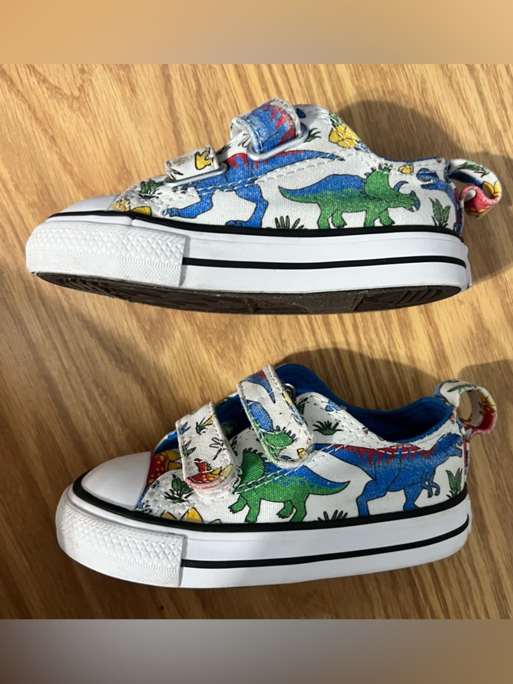 Converse Kids White Canvas Sneakers with Dinosaur Print size 5 toddler - Picture 8 of 11